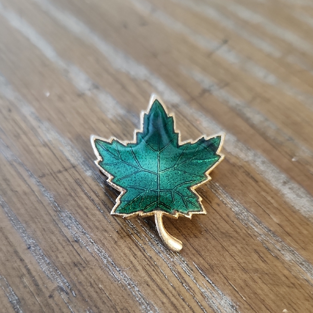 Green and Gold Tone Small Leaf Brooch